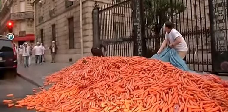 French_carrot_protest.jpg