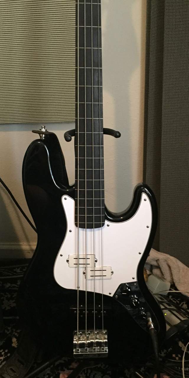 fretless - 2.jpg