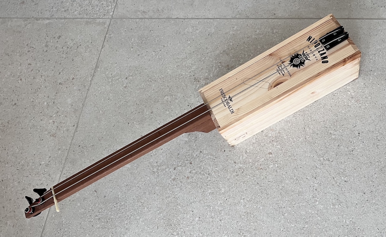 fretless-ac.jpg