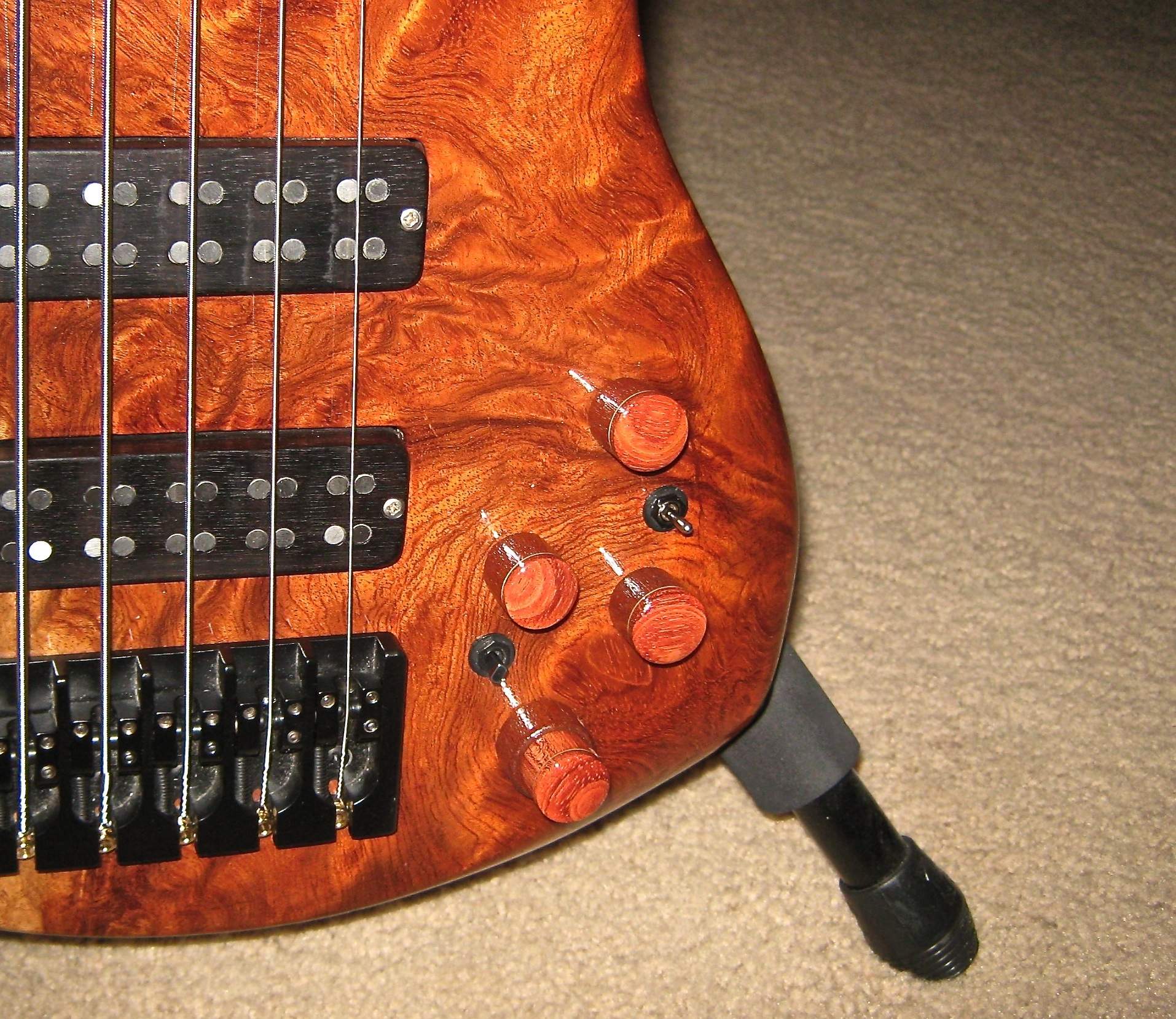 fretless century more knobs.jpg