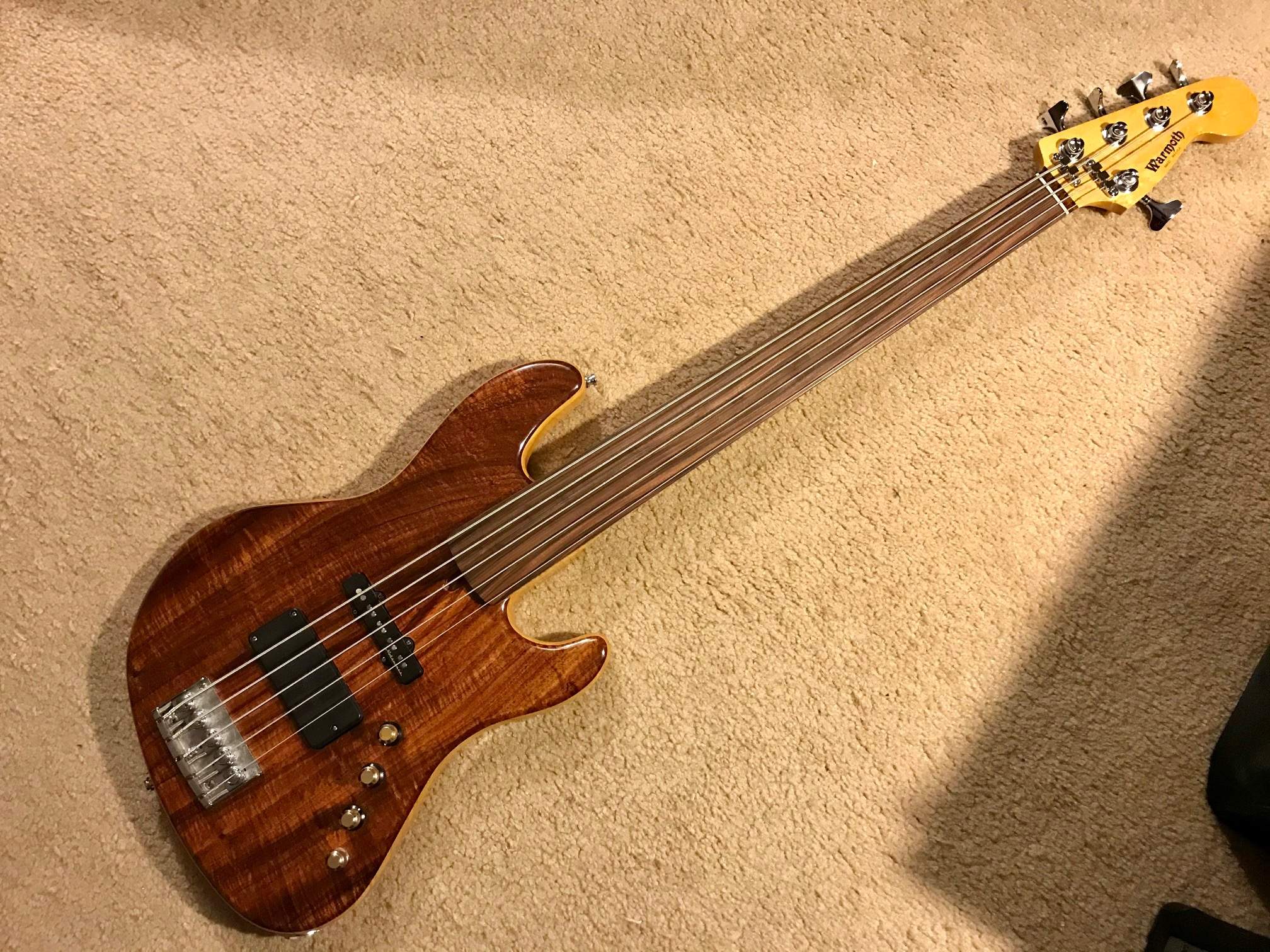 Fretless front (2).jpg