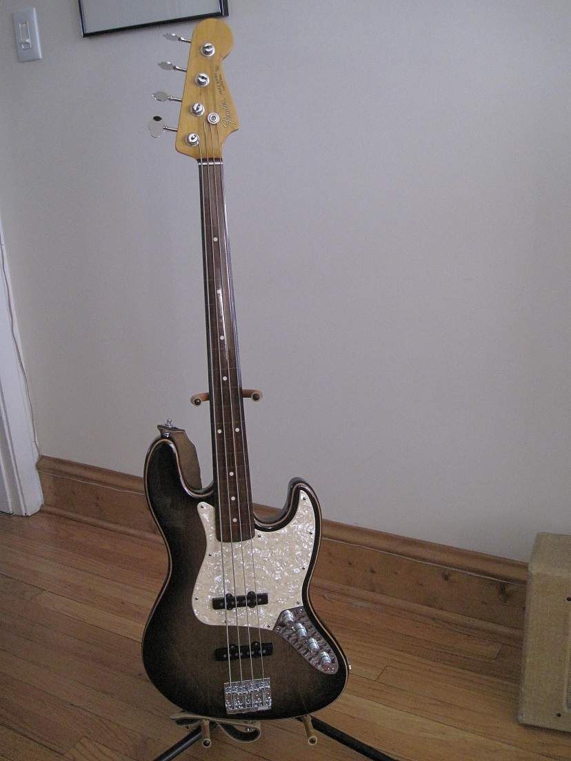 Fretless.JPG