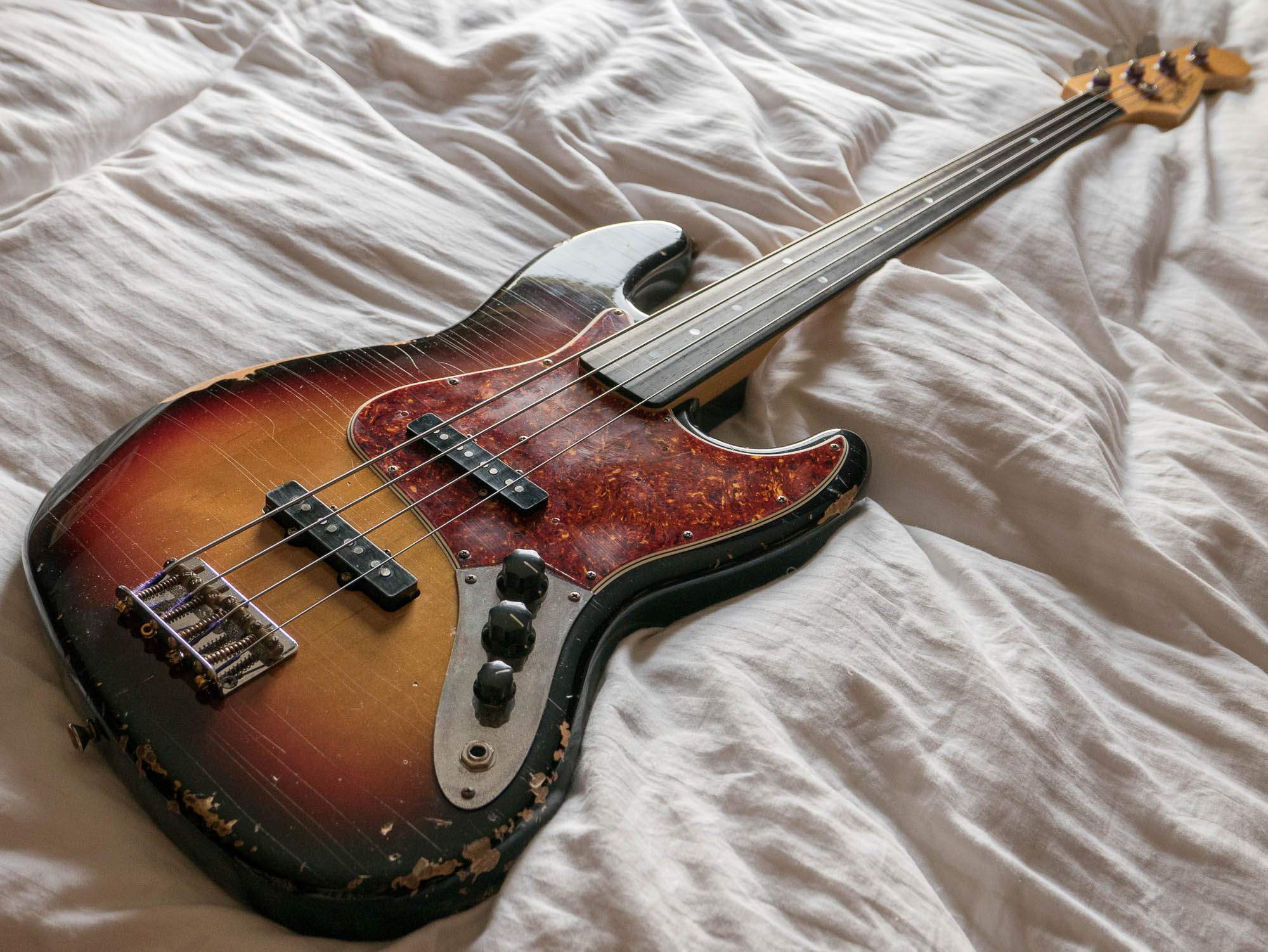 Fretless.jpg