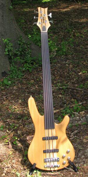 Fretless.jpg