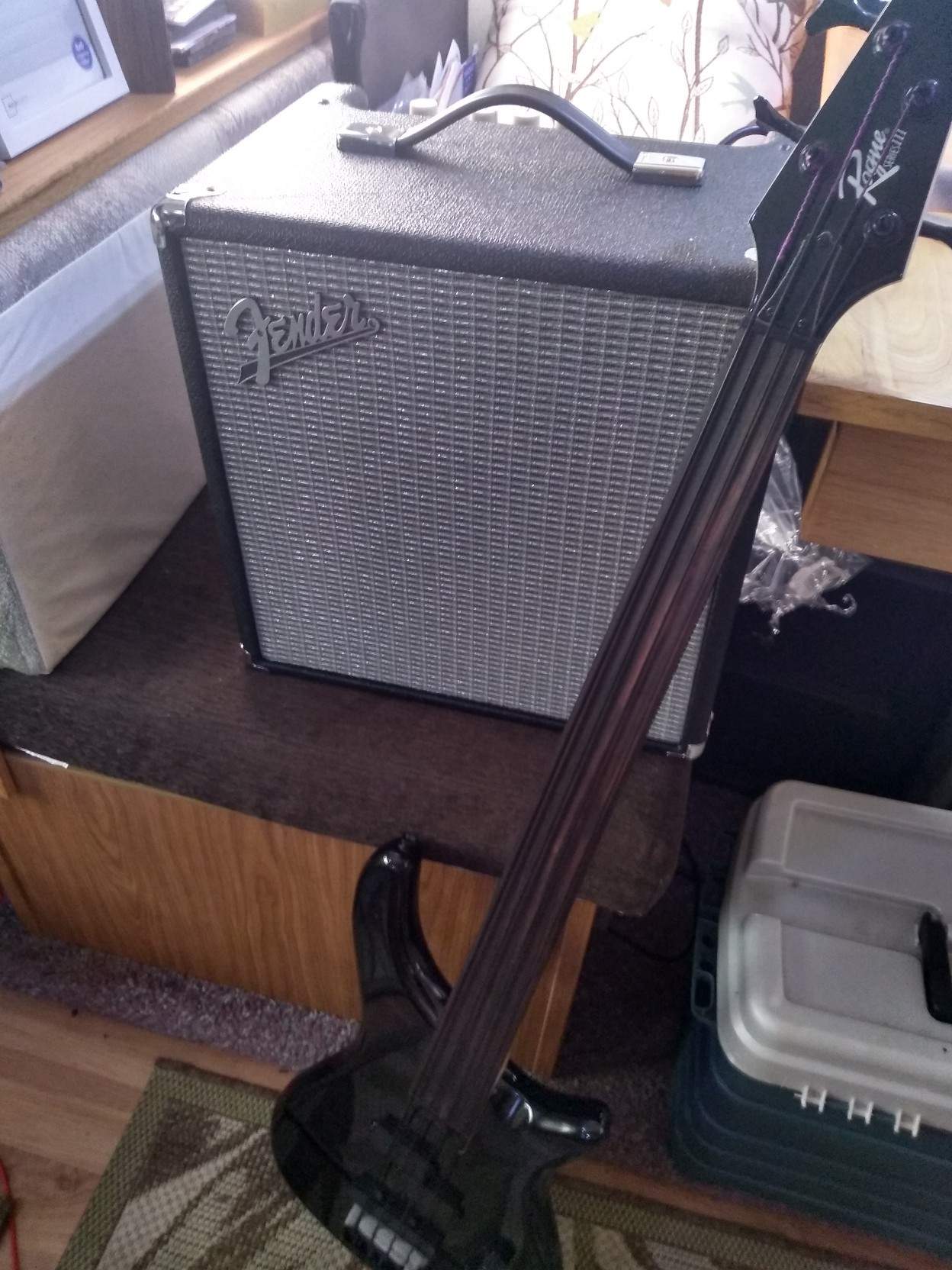 Fretless.jpg