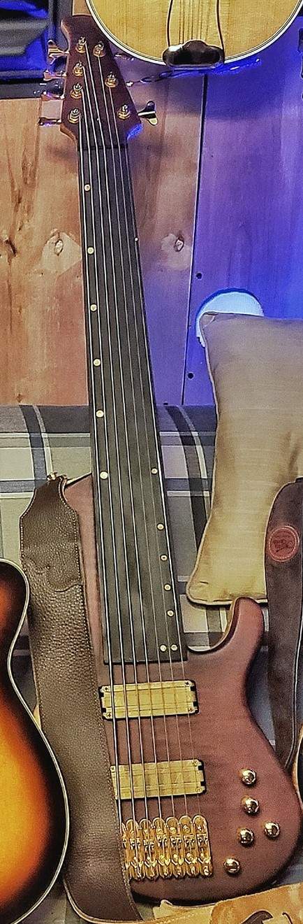 Fretless.jpg