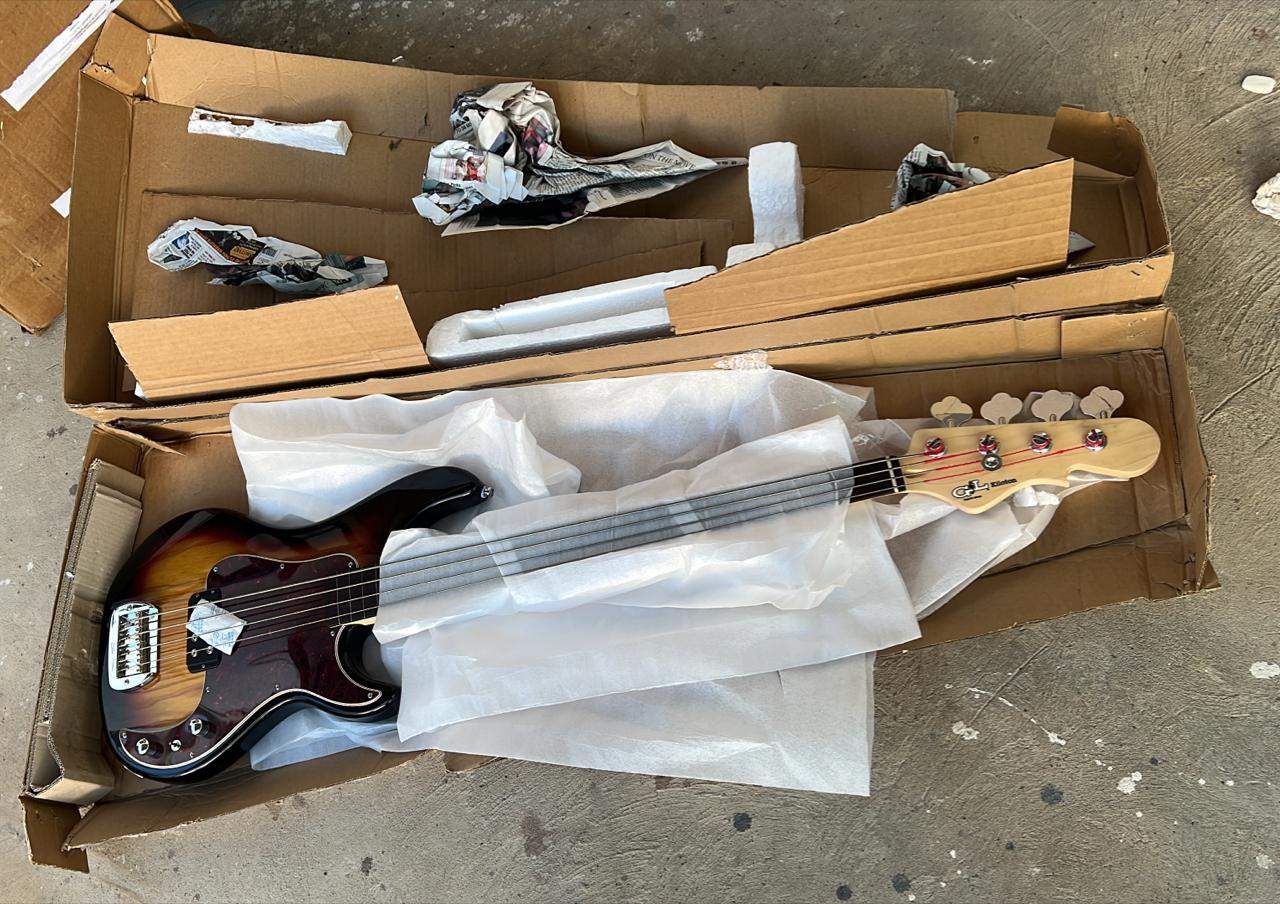 fretless.jpg