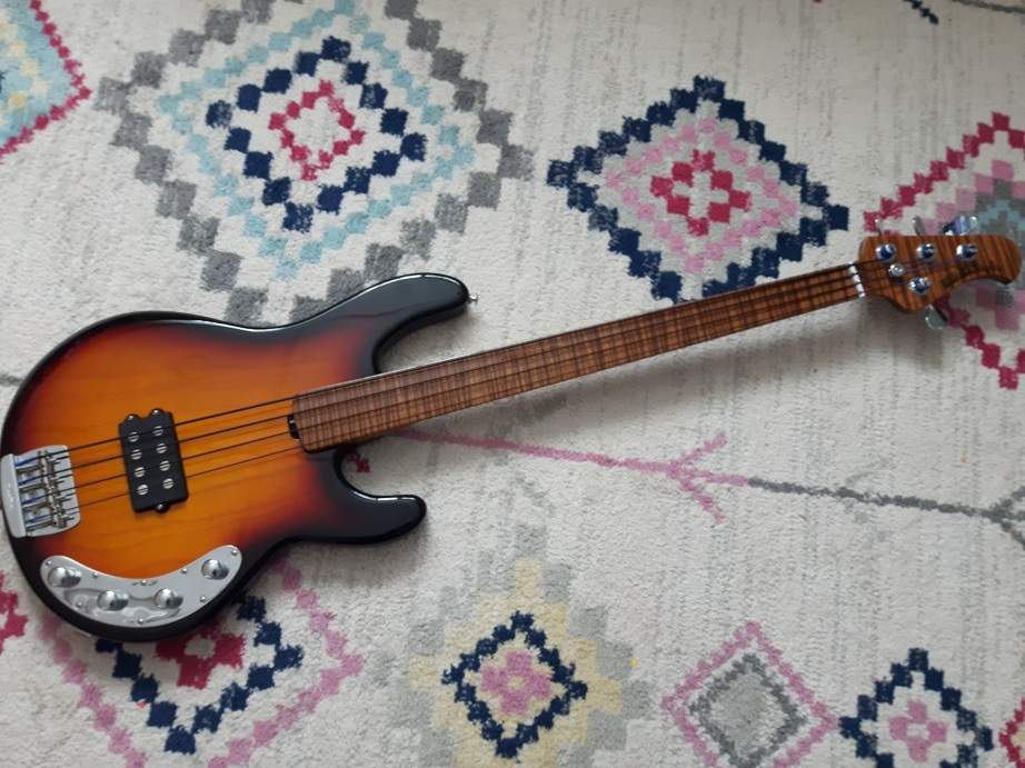 fretless.jpg