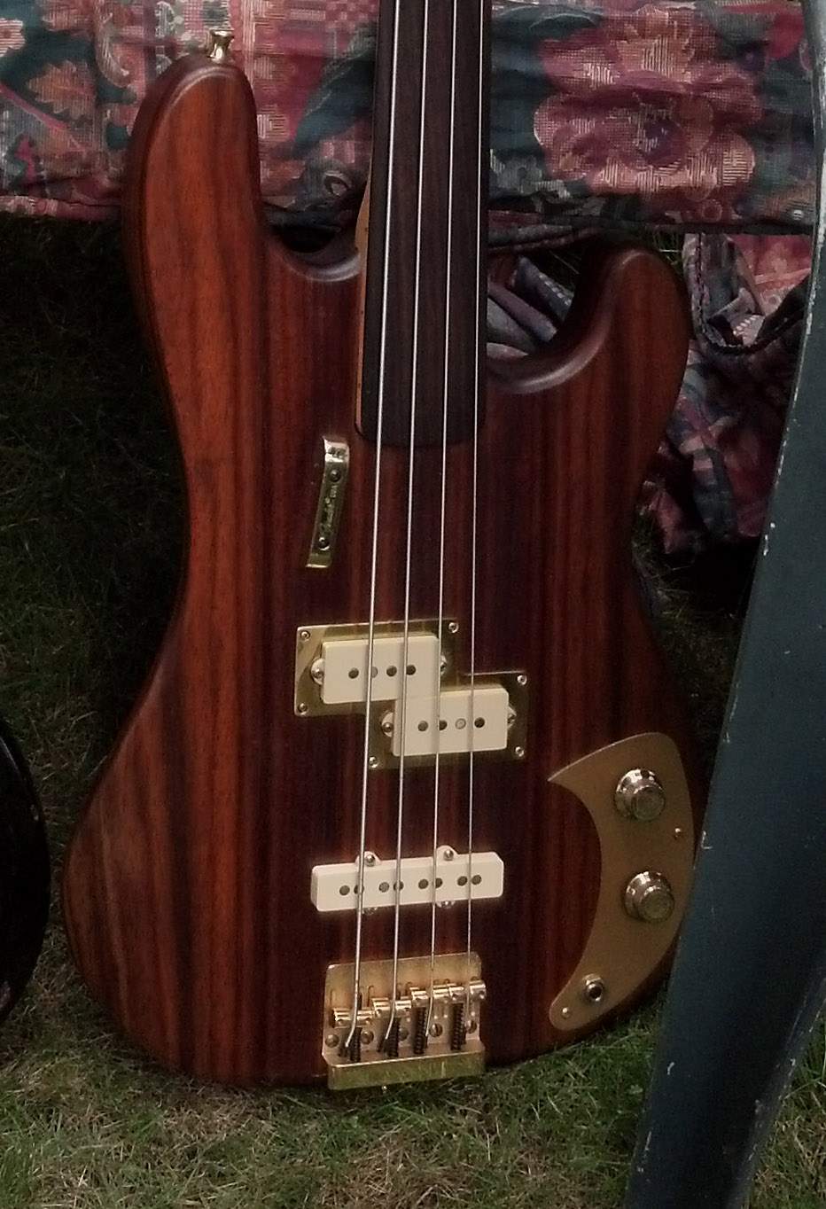 Fretless PBASS closeup.jpg