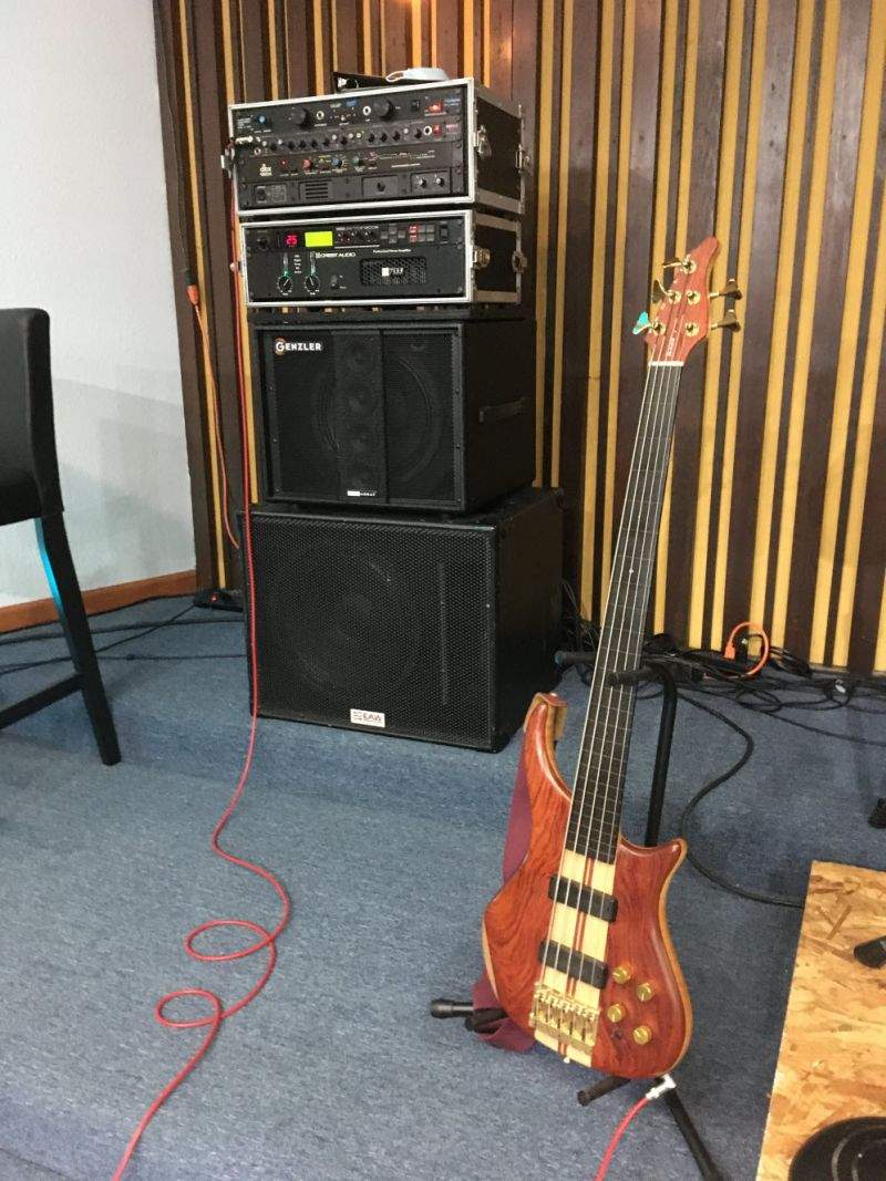 fretless-reduced-jpg.4752961