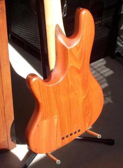 fretlessbackclose.jpg