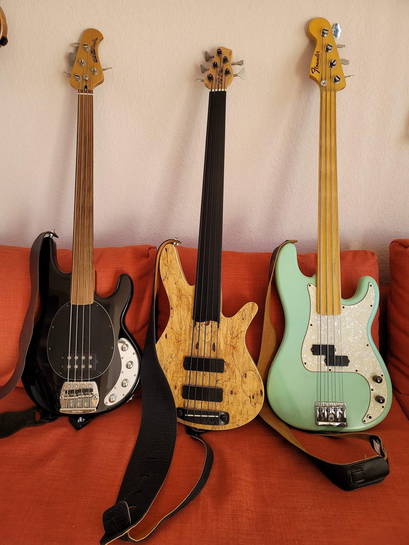 fretlessbasses.jpg
