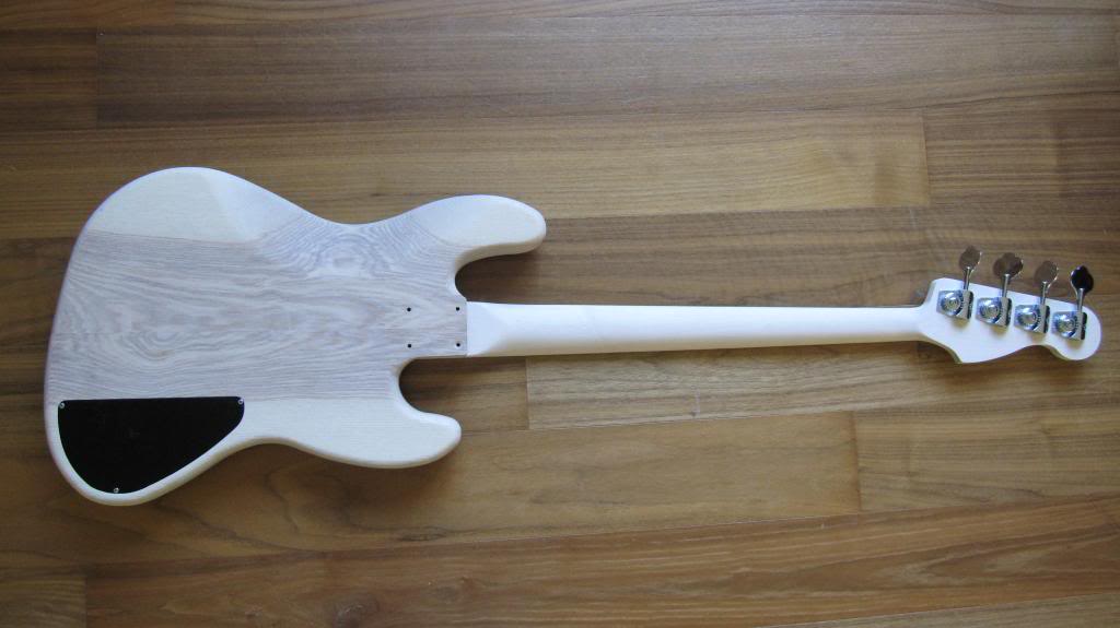 FretlessBuildPic03_zpsd4b80afb.jpg