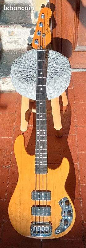 G&L L2000e 1981 b.jpg