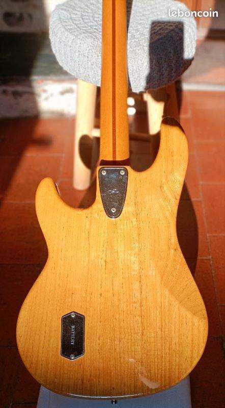 G&L L2000e 1981 d.jpg