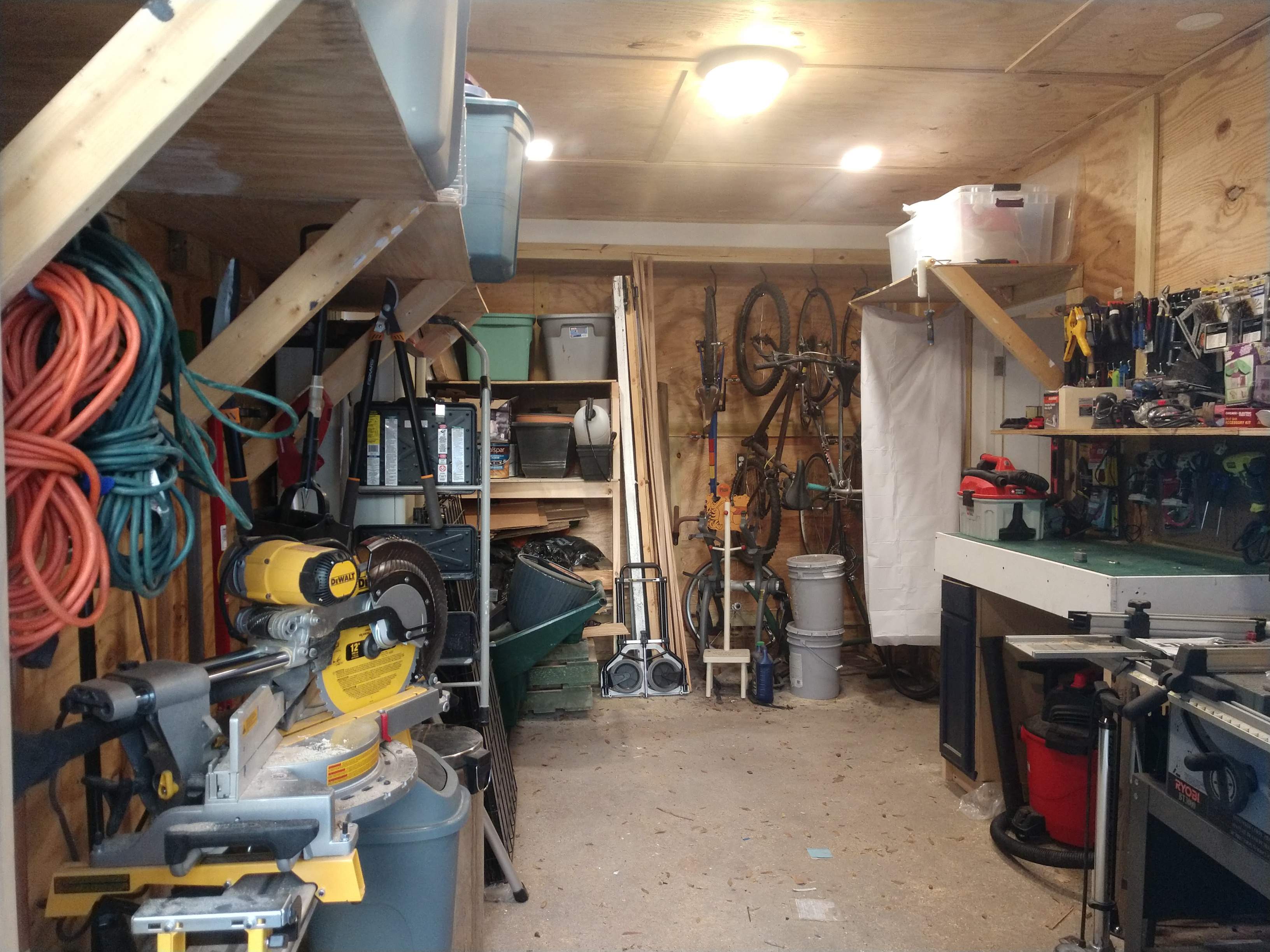 garage1.jpg
