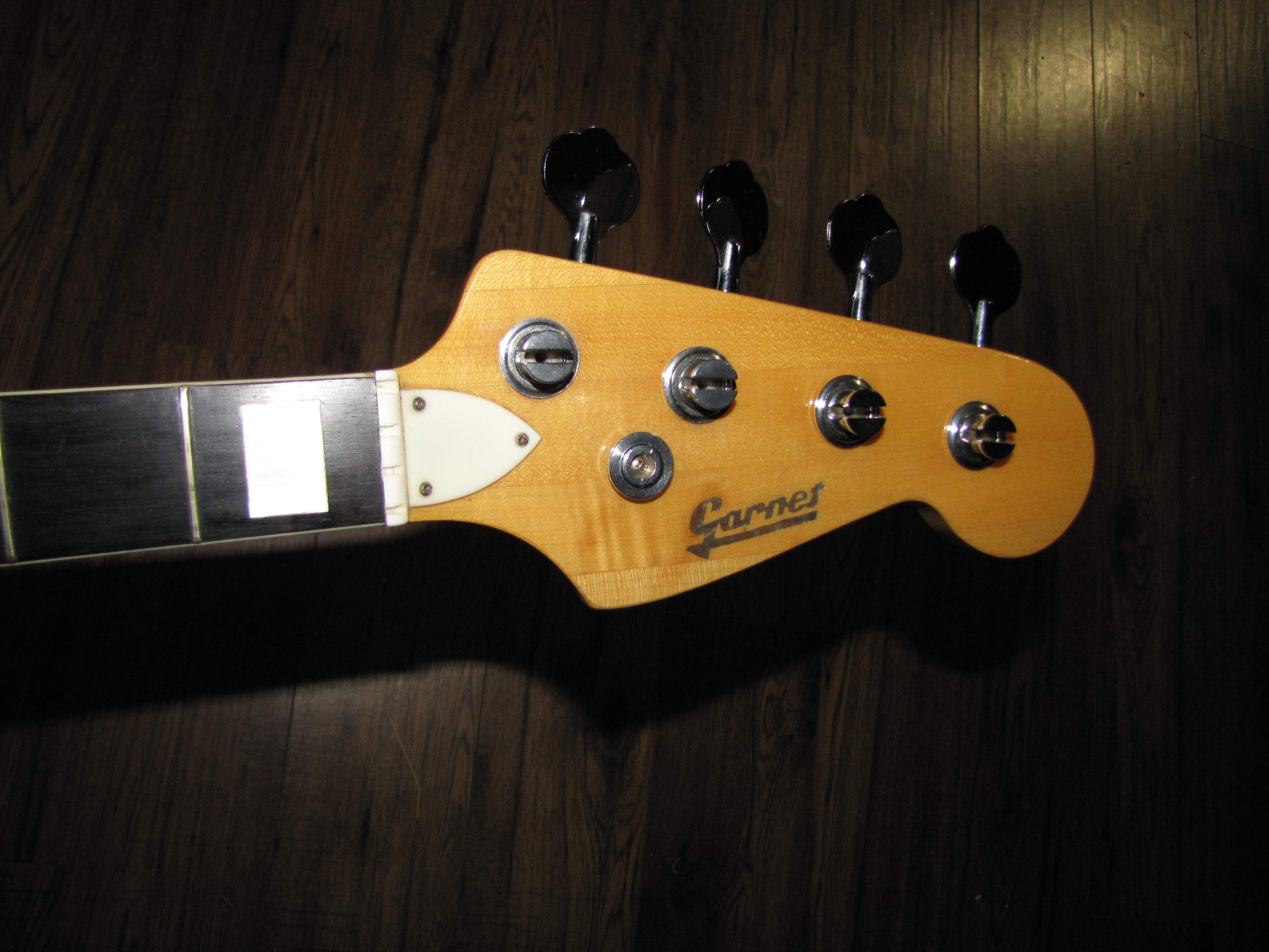 GARNET HEADSTOCK.JPG