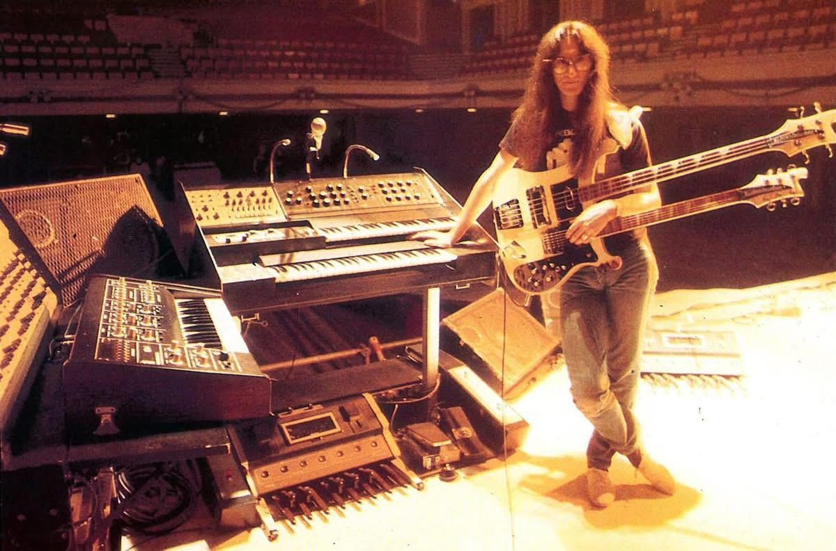 Geddy Lee presented his new rig 1981.jpeg
