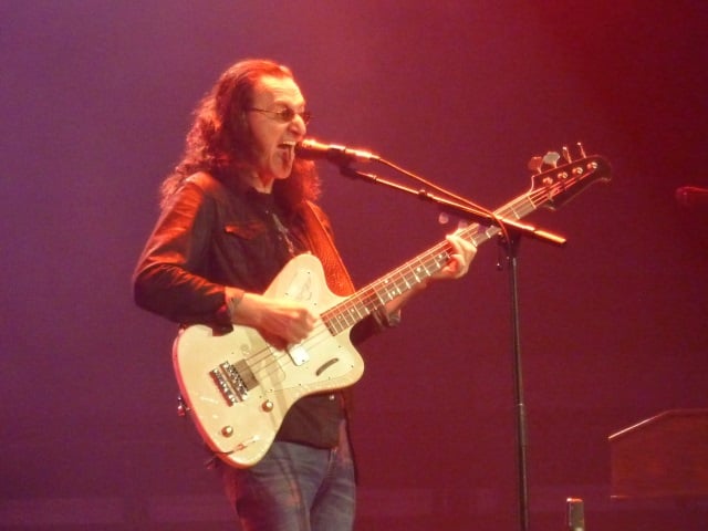 geddy-lee-singing.jpg
