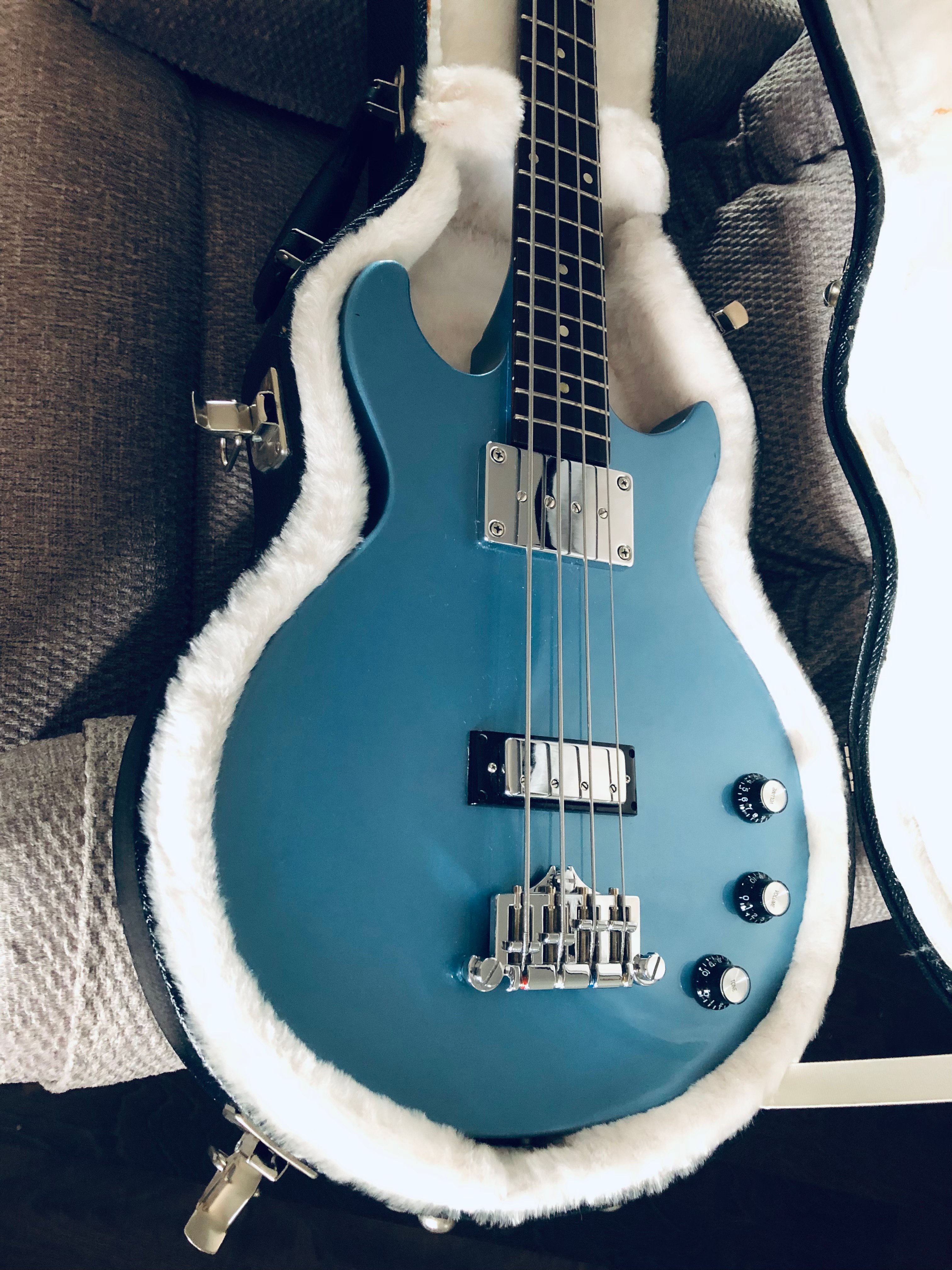Gibson EB-11.7.jpg