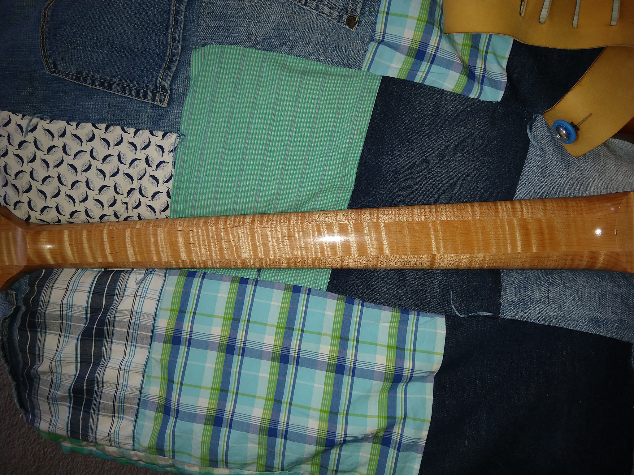 Gibson EB14 Flame Neck Flash.png