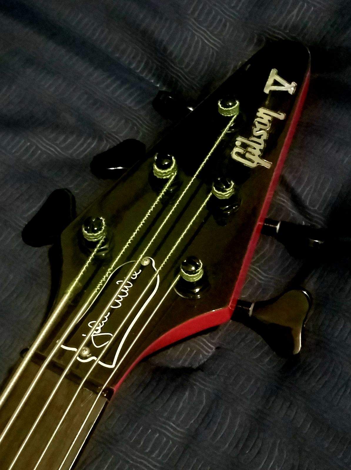 Gibson (headstock).jpeg
