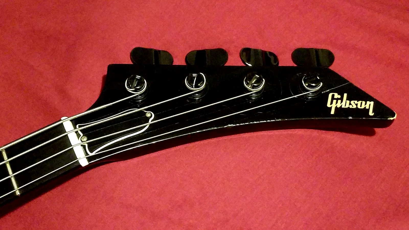 Gibson Q-80 (headstock).webp