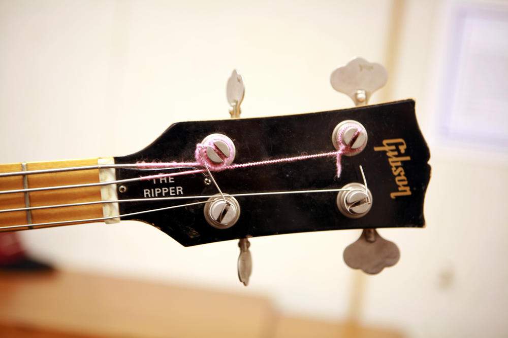 Gibson Ripper headstock.jpg
