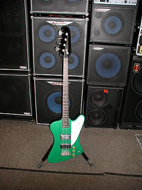 Gibson_1976_Thunderbird_Custom_Gree.jpg