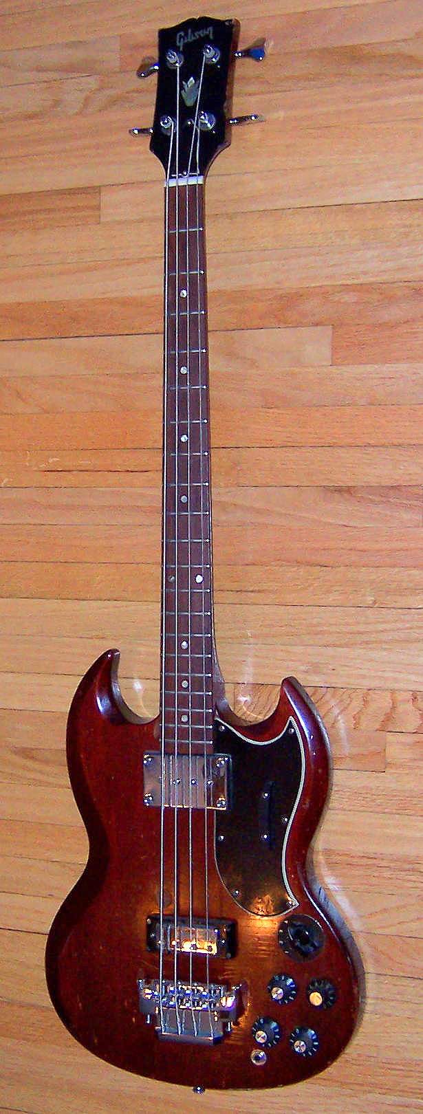 Gibson_eb3_67.jpg