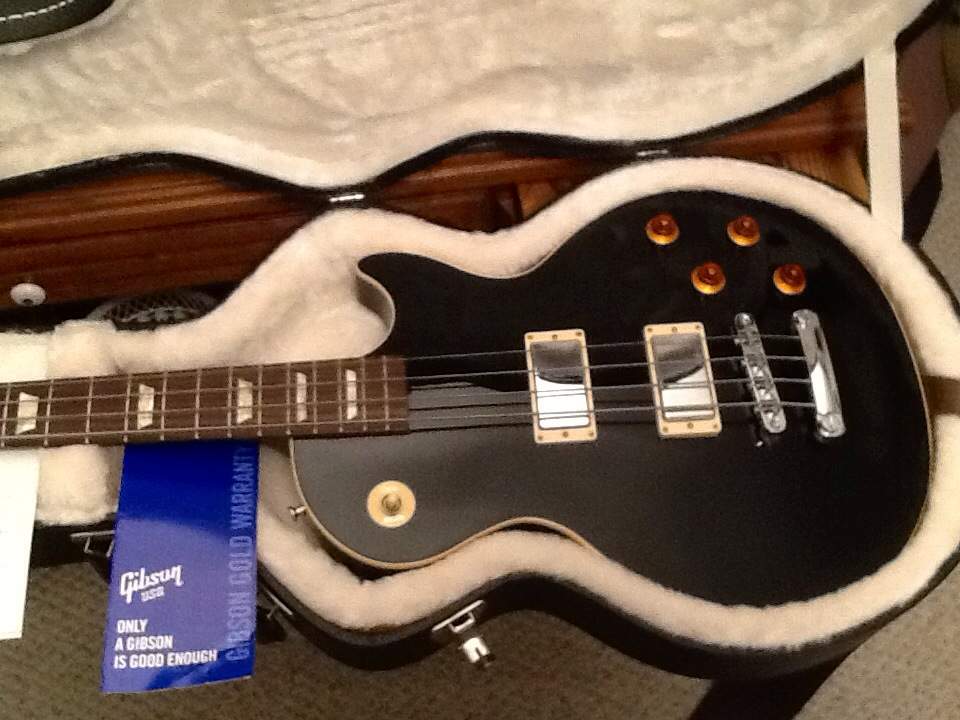 GibsonLesPaulBassBlack_1.jpeg