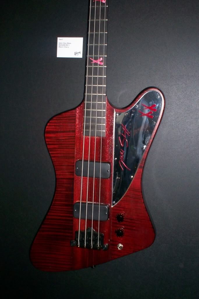 GibsonNikkiSixxthunderbird.jpg