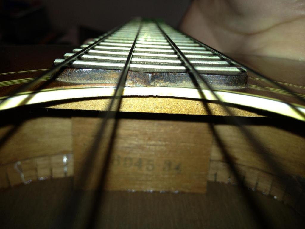 GibsonUke_zpsae420379.jpg
