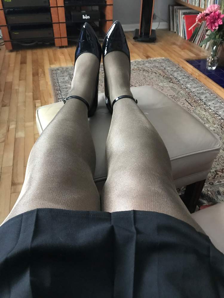 gold tights.jpg