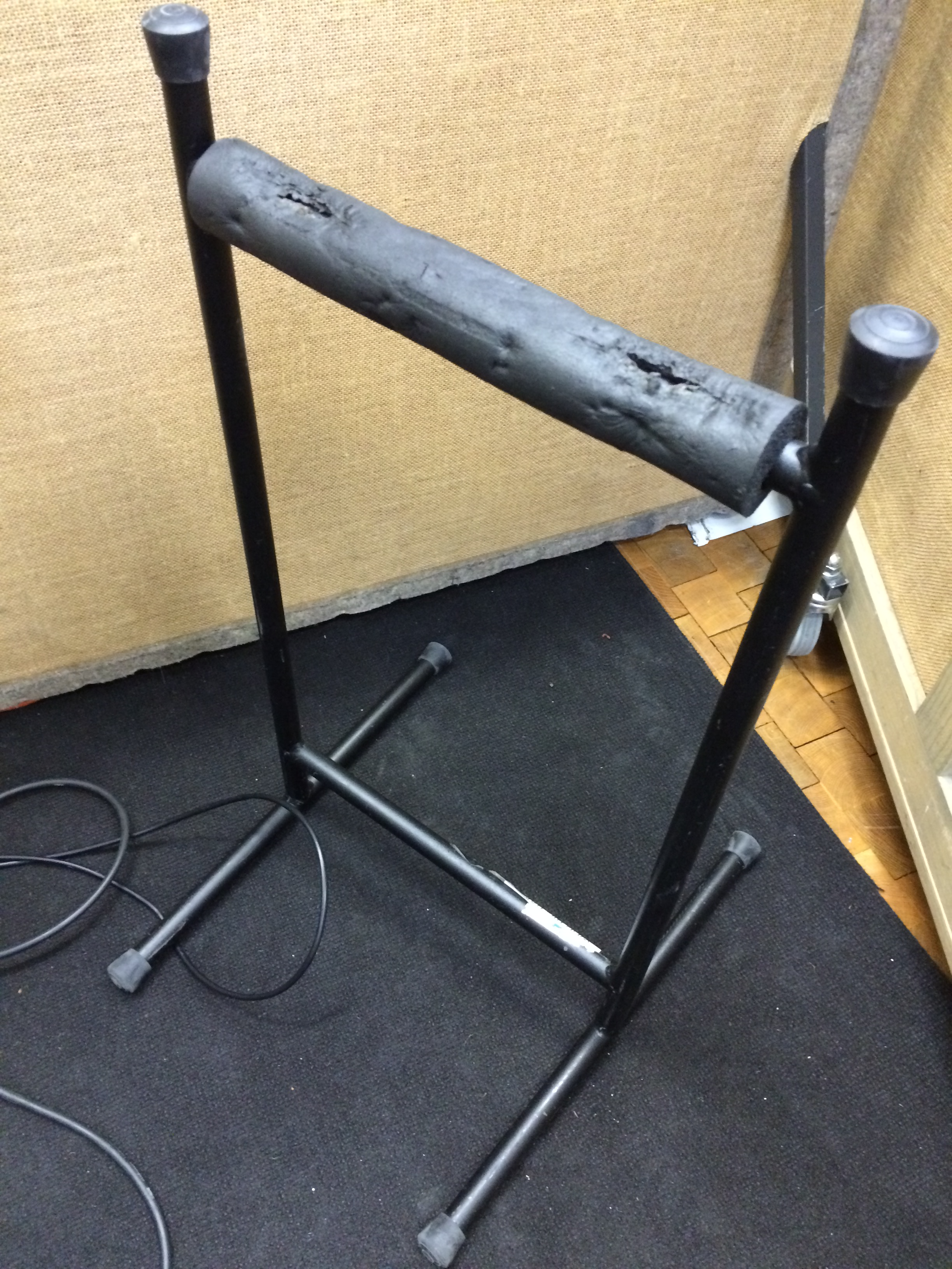 Goldsby_Bass_Stand.png