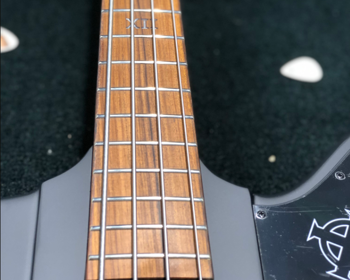 goth neck.png
