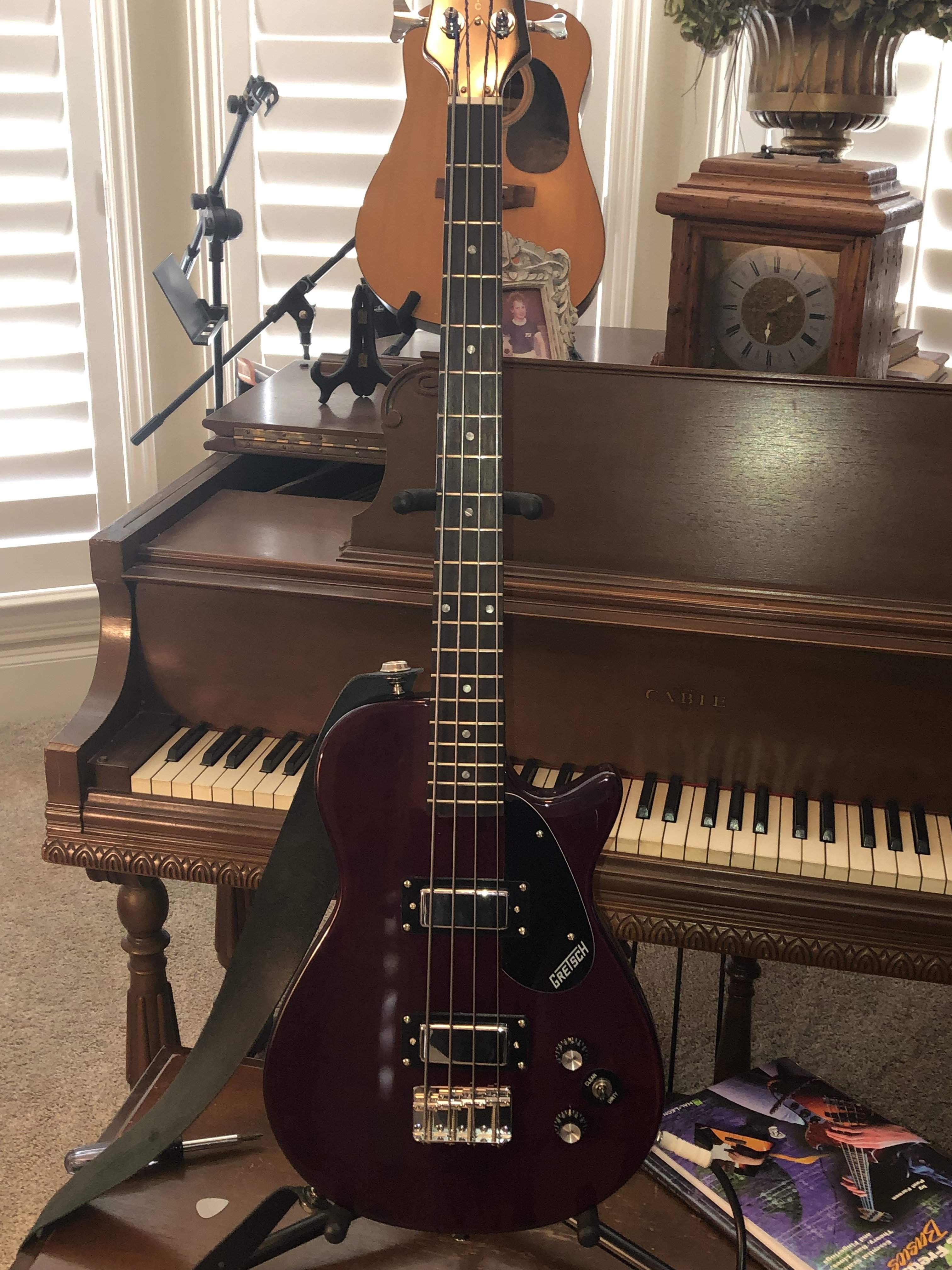Gretsch G220.jpg