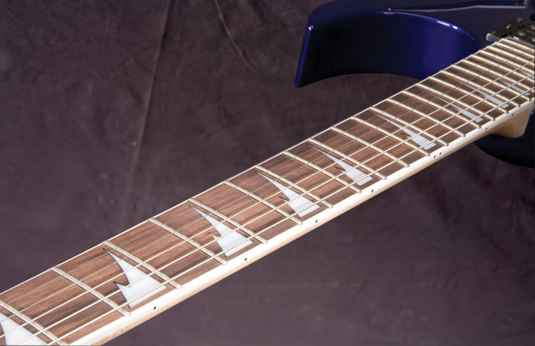 GRG170DXJB_SharkToothNeckBinding.jpg