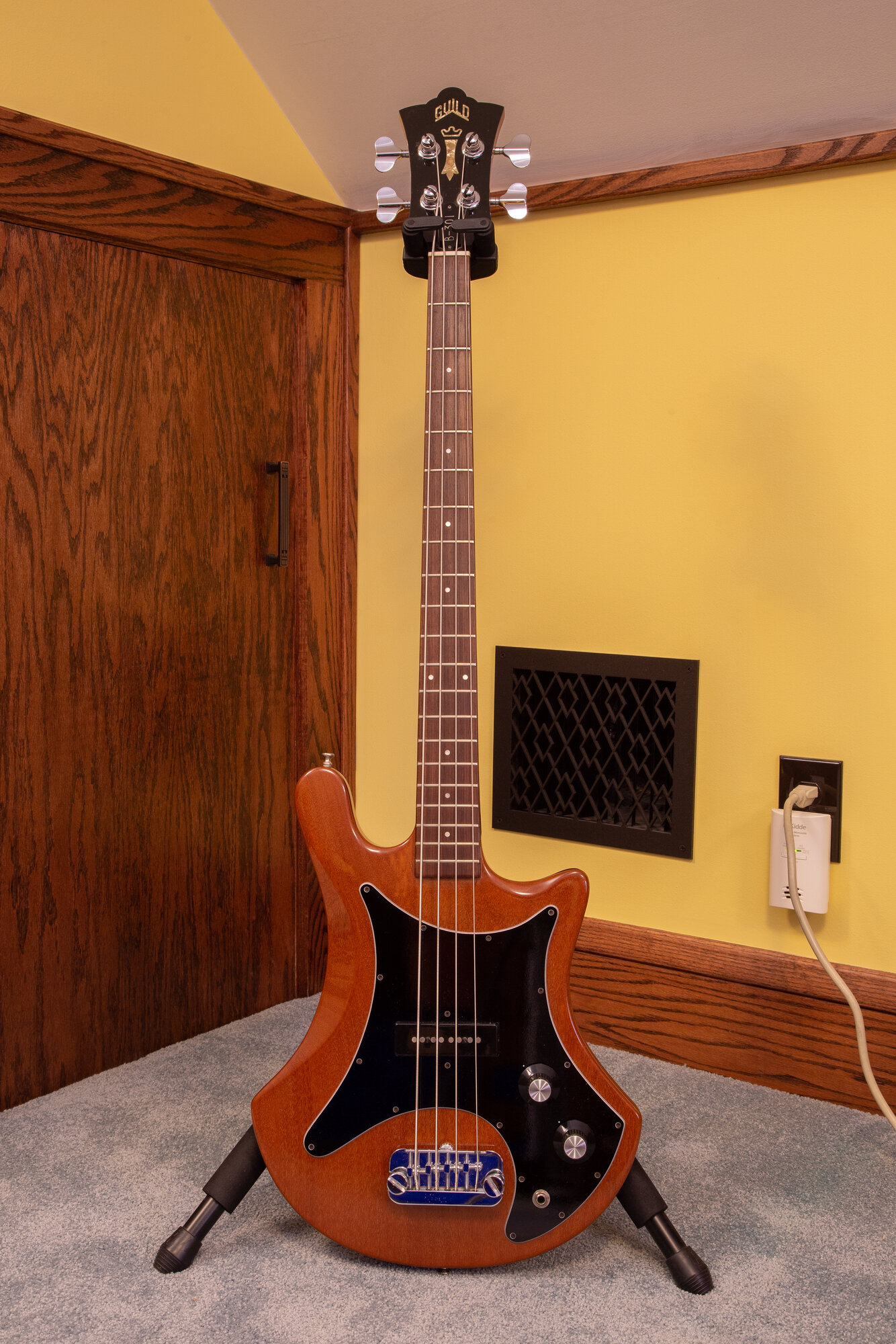 Guild B-301 Front-Full_4417.jpg