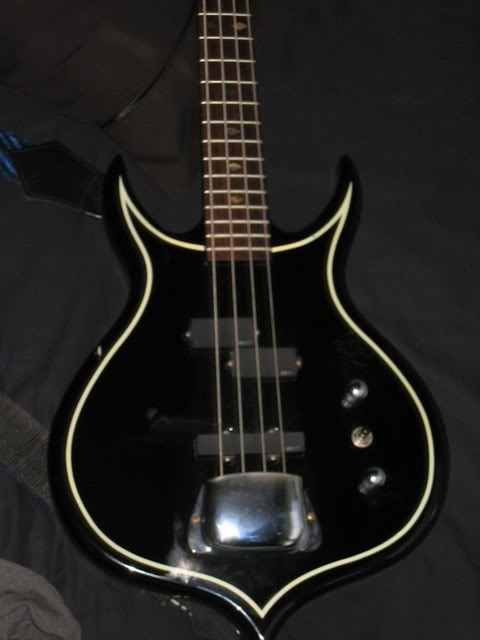 guitar002.jpg