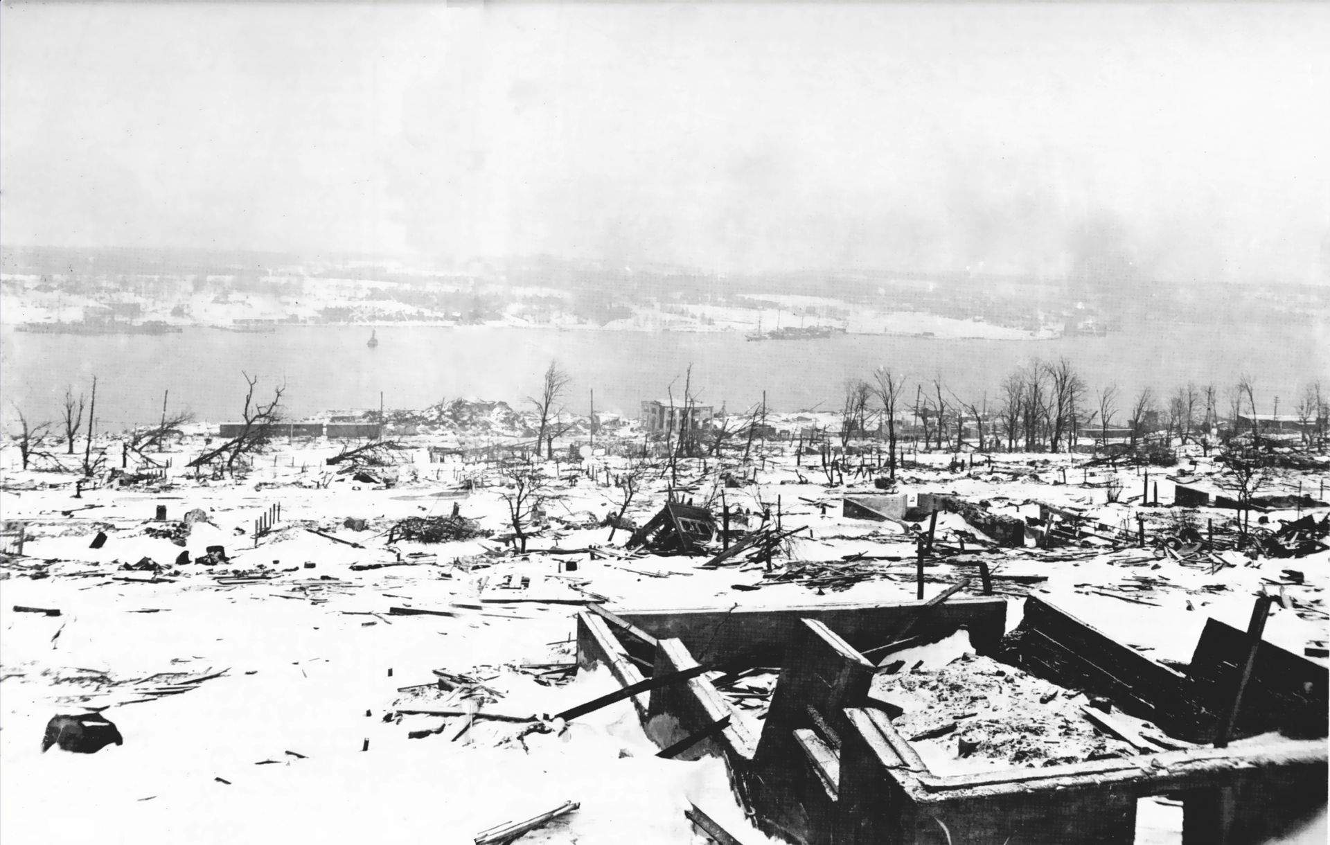 Halifax_Explosion_-_harbour_view_-_restored.jpg