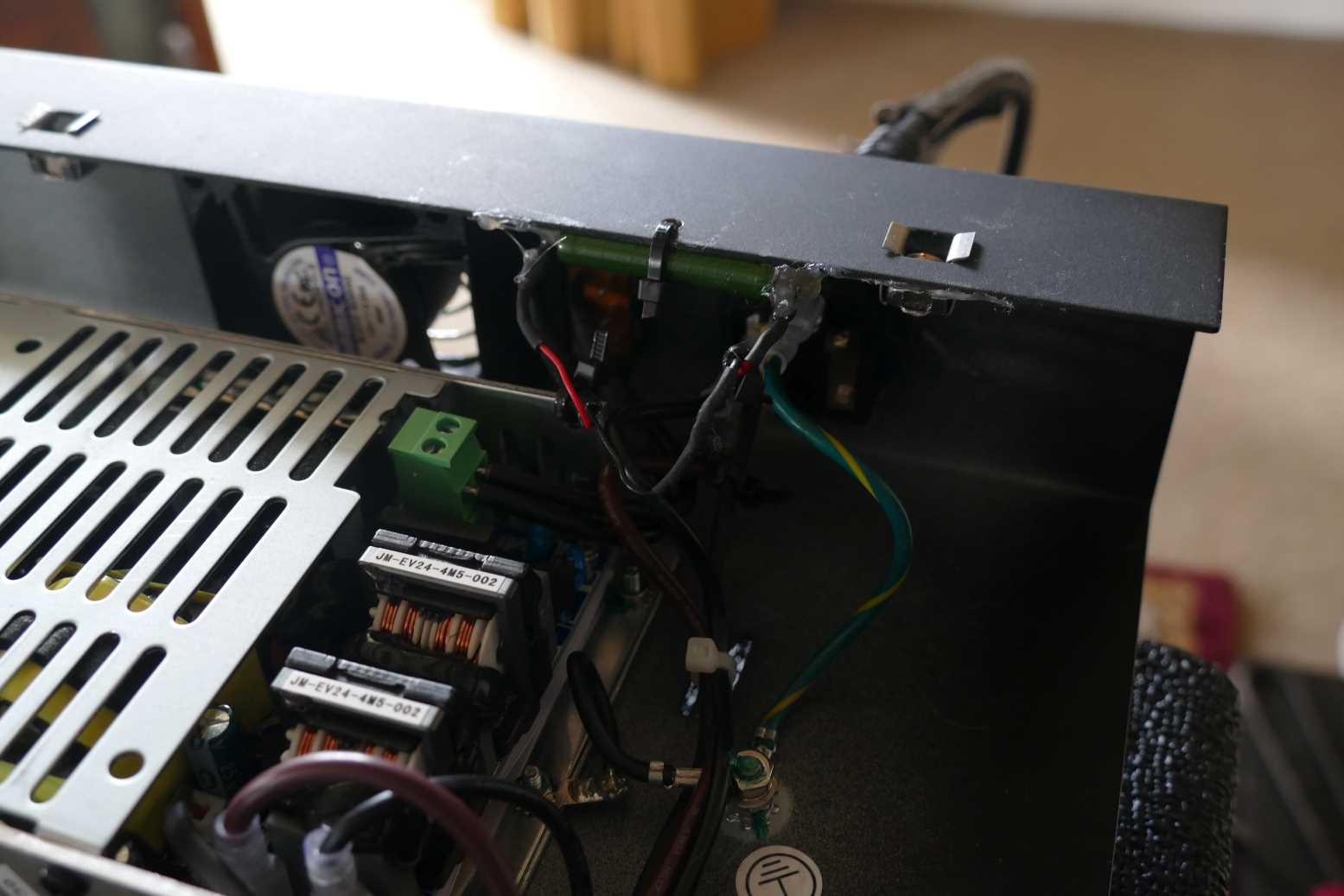 Hartke KB15 interior.jpg