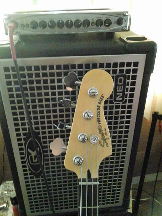 Headstock-&-amp.jpg