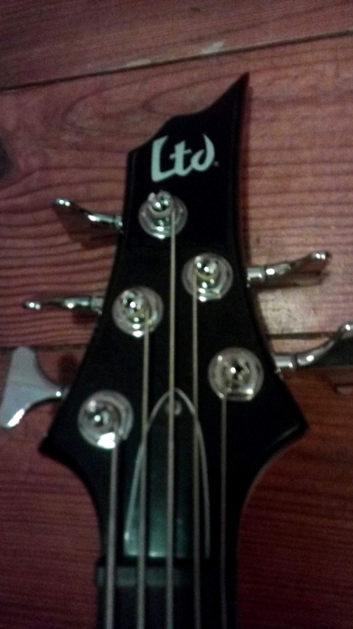 headstock-esp-ltd-f105.jpeg