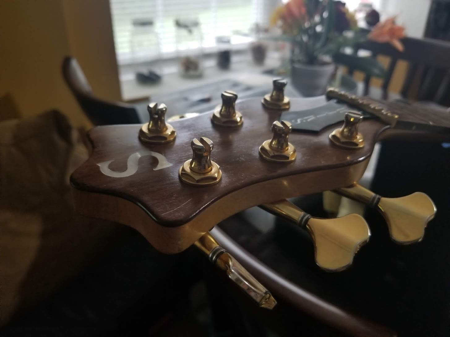 Headstock.jpg