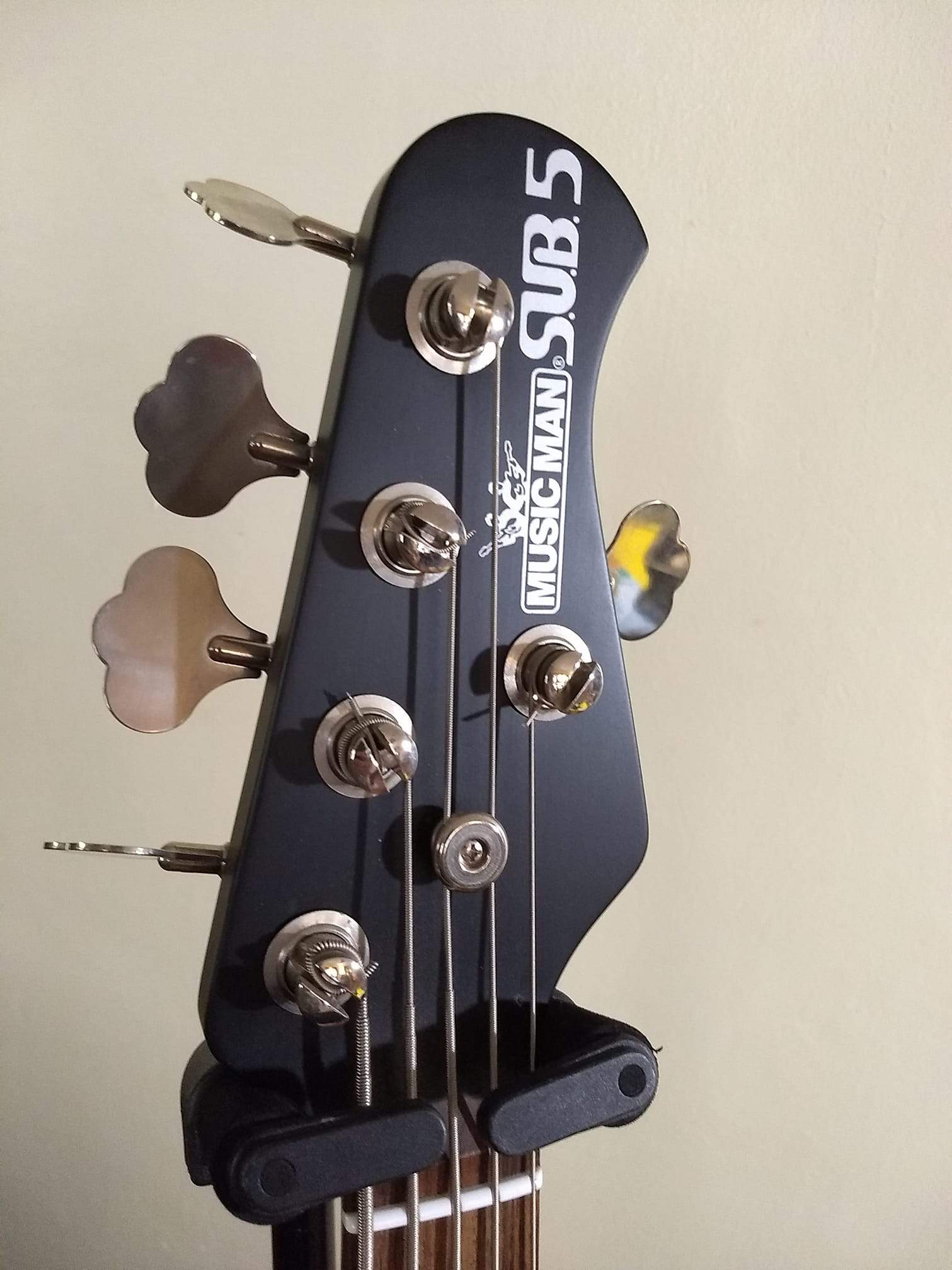 Headstock.jpg