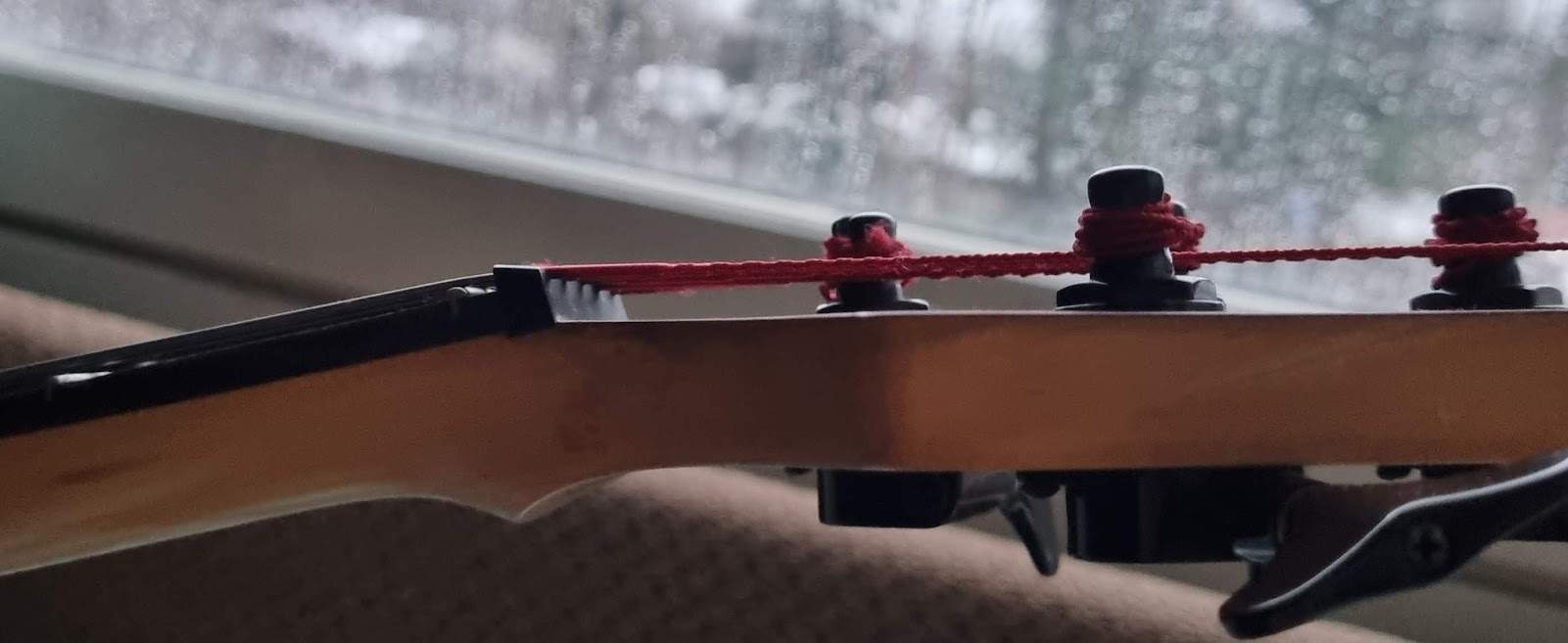 Headstock_FLATwound_angle_at_nut.jpg