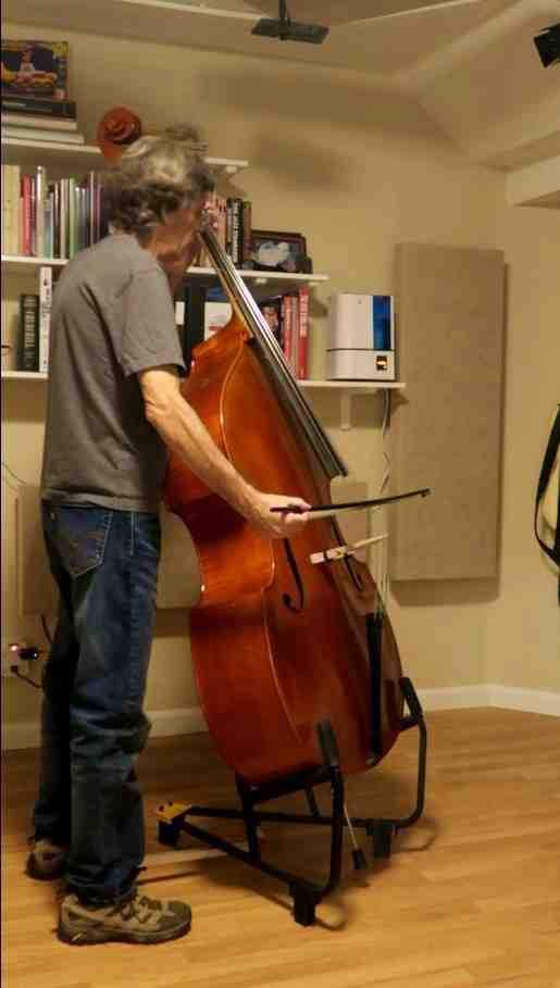 Hercules stand - playing.JPG