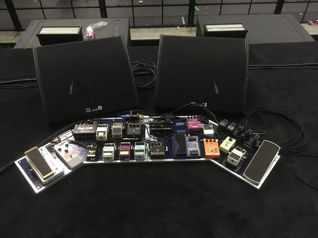 HighRes JC 2020 Pedalboard.jpeg