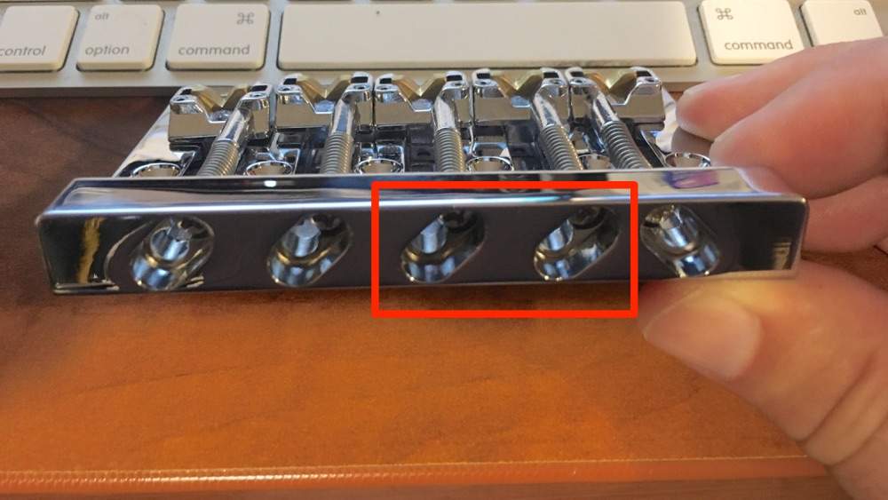 Hipshot_Kickass_intonation-string_pocket_-_1.jpg